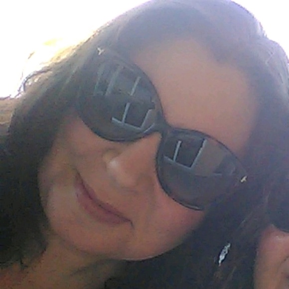 Meet your Posher, Cynthia - Picture 1 of 1